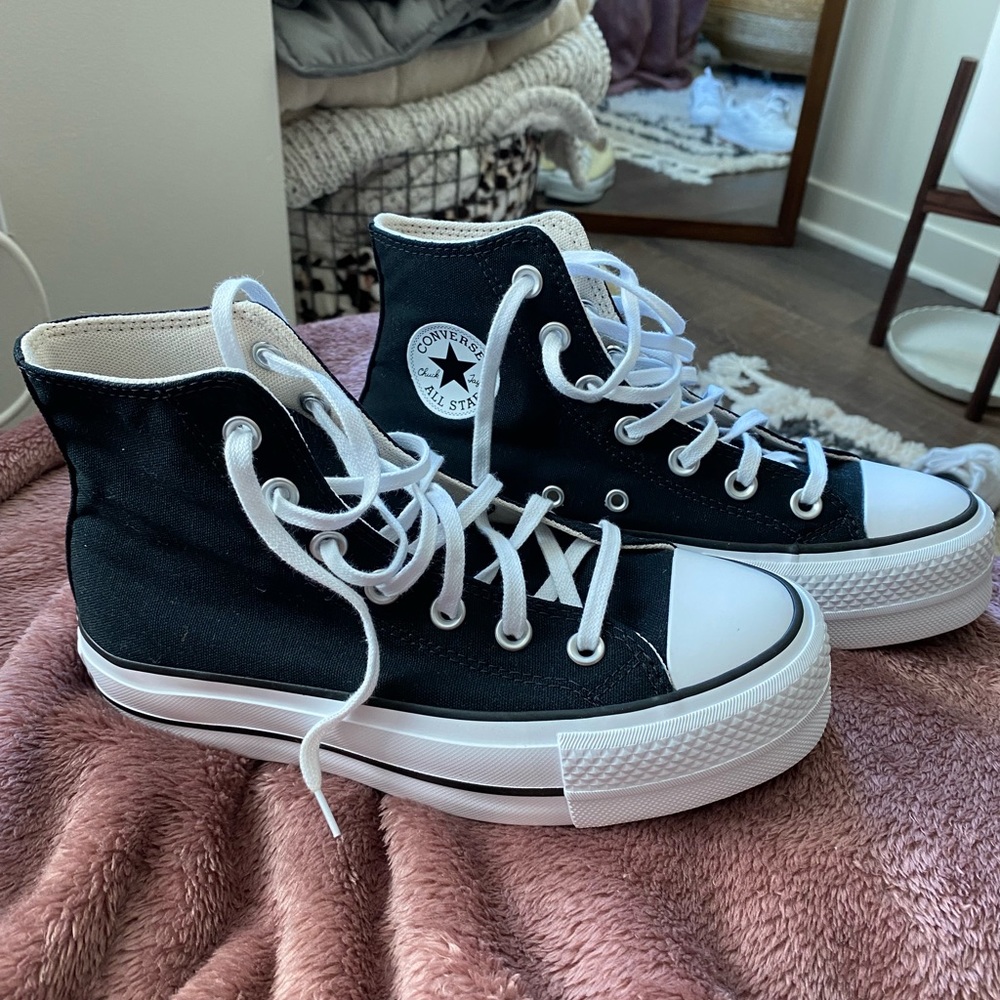 UNWORN Converse Platform sneakers